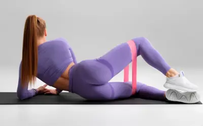 Strength Training for the Postpartum Runner: Why the Side Plank Clam Shell Deserves a Spot in Your Routine
